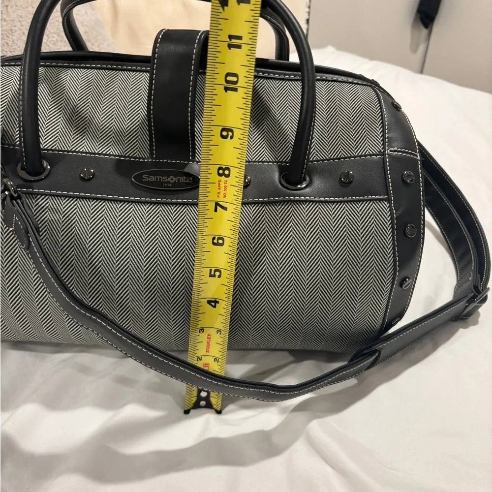 Samsonite Black and Gray Duffel Bag